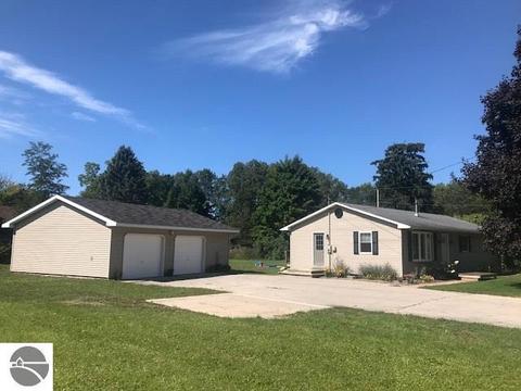 5755 Vinton Rd, Williamsburg, MI 49690 photo 1
