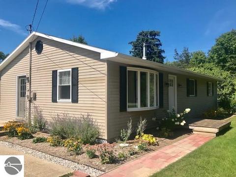 5755 Vinton Rd, Williamsburg, MI 49690 photo 2