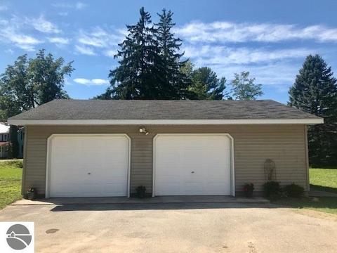5755 Vinton Rd, Williamsburg, MI 49690 photo 3