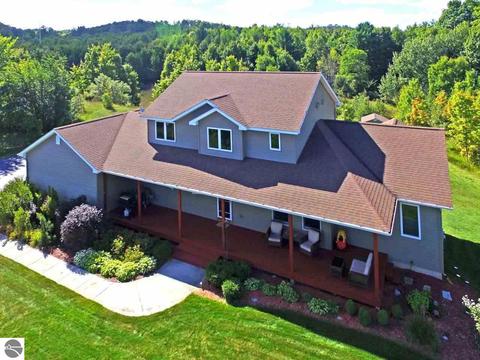 6506 E Hillside Dr, Cedar, MI 49621 photo 1