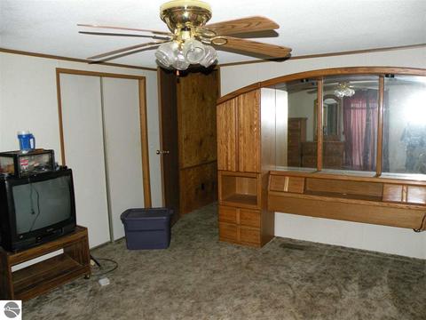 3595 Mcintosh Rd, Gladwin, MI 48624 photo 9