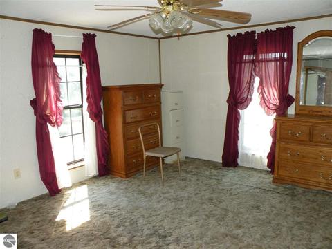 3595 Mcintosh Rd, Gladwin, MI 48624 photo 10