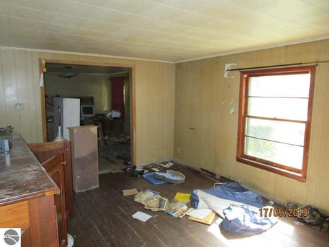 10305 E River Rd, Mount Pleasant, MI 48858 photo 7