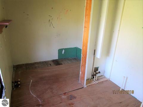 10305 E River Rd, Mount Pleasant, MI 48858 photo 12