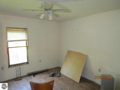 10305 E River Rd, Mount Pleasant, MI 48858 photo 14