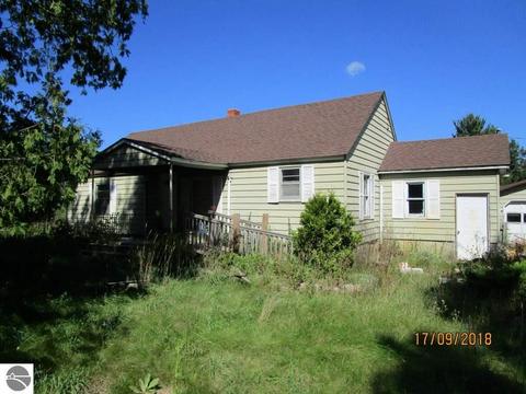 10305 E River Rd, Mount Pleasant, MI 48858 photo 1
