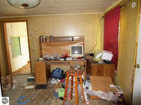 10305 E River Rd, Mount Pleasant, MI 48858 photo 3