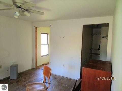 10305 E River Rd, Mount Pleasant, MI 48858 photo 6