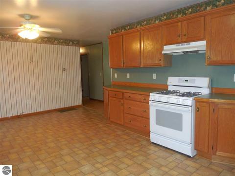 11506 S Shepherd Rd, Shepherd, MI 48883 photo 4