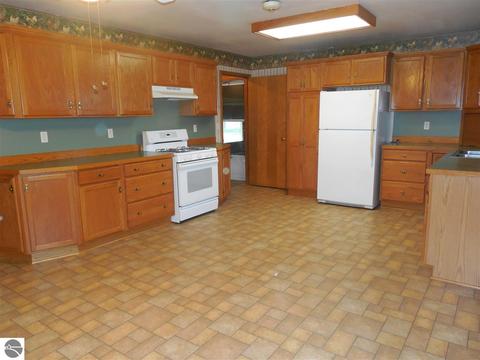 11506 S Shepherd Rd, Shepherd, MI 48883 photo 2