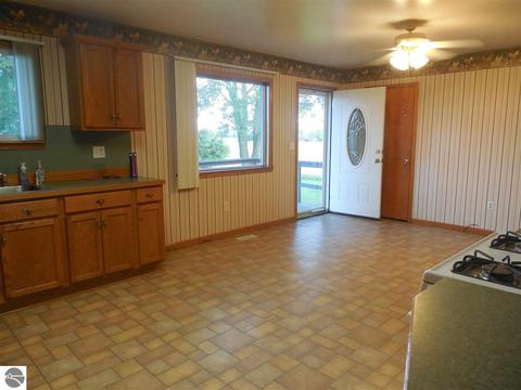 11506 S Shepherd Rd, Shepherd, MI 48883 photo 6