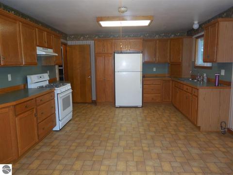 11506 S Shepherd Rd, Shepherd, MI 48883 photo 5