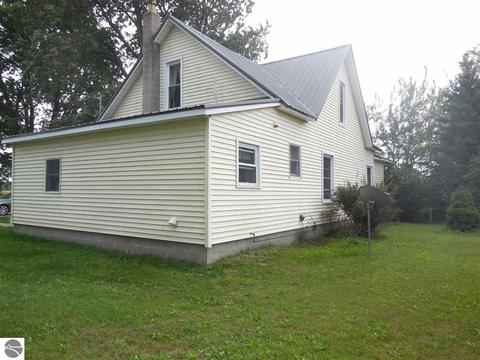 9377 E Olive Rd, Wheeler, MI 48662 photo 3