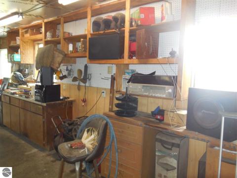 9377 E Olive Rd, Wheeler, MI 48662 photo 5