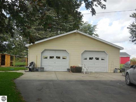 9377 E Olive Rd, Wheeler, MI 48662 photo 4