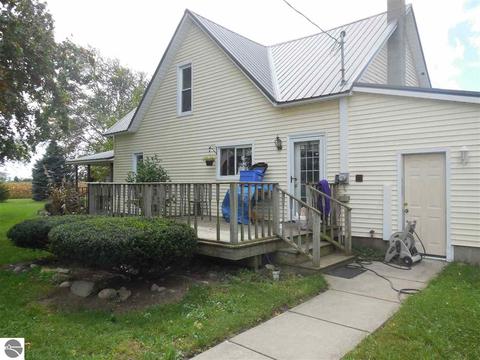 9377 E Olive Rd, Wheeler, MI 48662 photo 2