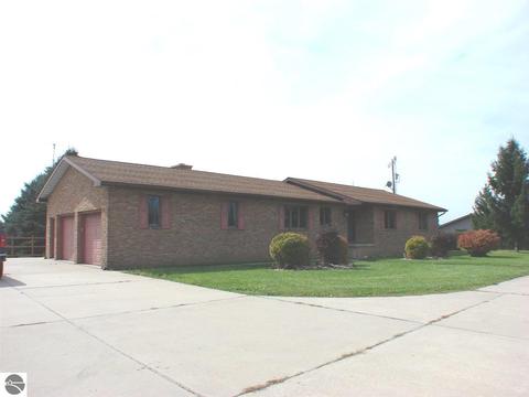 685 W Tyler Rd, Ithaca, MI 48847 photo 1