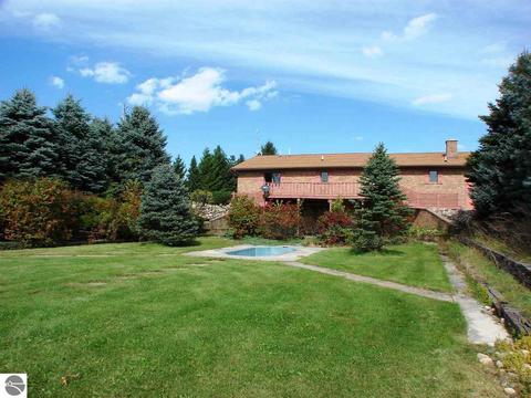 685 W Tyler Rd, Ithaca, MI 48847 photo 4