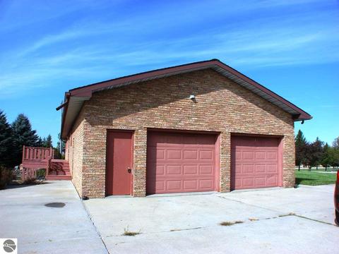 685 W Tyler Rd, Ithaca, MI 48847 photo 2