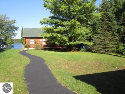 663 Deerfield Ln, Lupton, MI 48635 photo 2