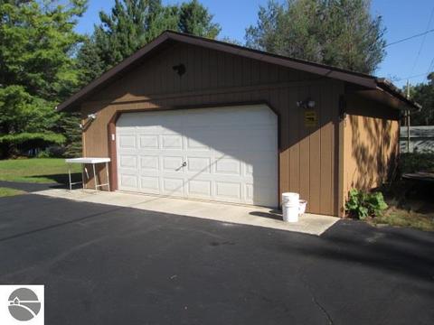 663 Deerfield Ln, Lupton, MI 48635 photo 11