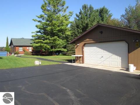 663 Deerfield Ln, Lupton, MI 48635 photo 1