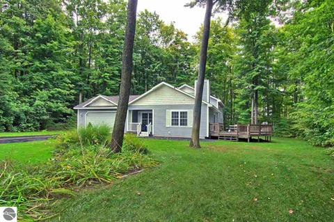 10943 Dylan Dr, Interlochen, MI 49643 photo 2