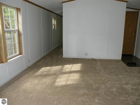 1835 Oak, Gladwin, MI 48624 photo 3