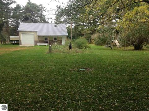 795 N Ferris Rd, Sumner, MI 48889 photo 4