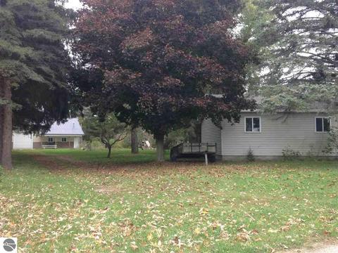 795 N Ferris Rd, Sumner, MI 48889 photo 3