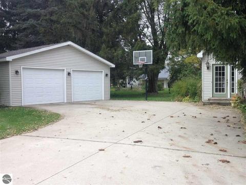 795 N Ferris Rd, Sumner, MI 48889 photo 2