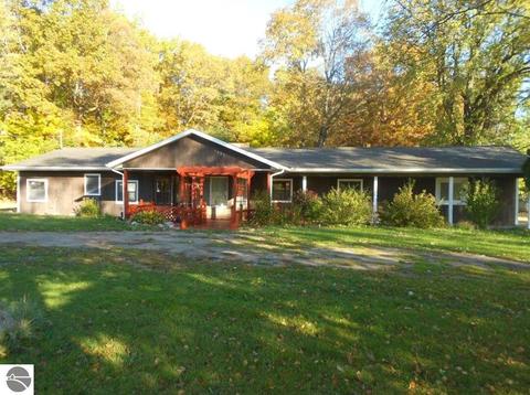 1225 E Harrison Rd, Alma, MI 48801 photo 1