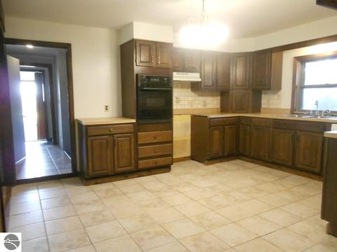 1225 E Harrison Rd, Alma, MI 48801 photo 9