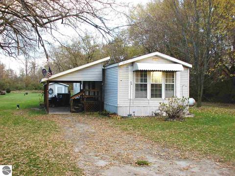 689 S Ely Hwy, Ithaca, MI 48847 photo 1