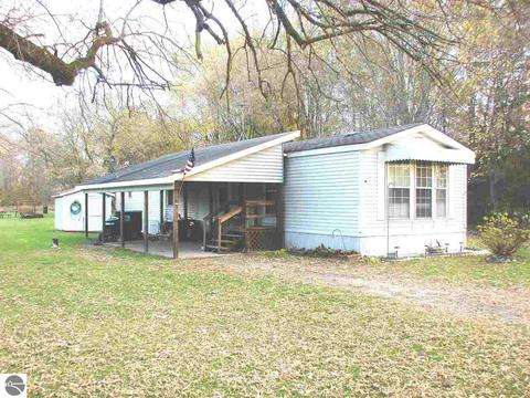 689 S Ely Hwy, Ithaca, MI 48847 photo 2