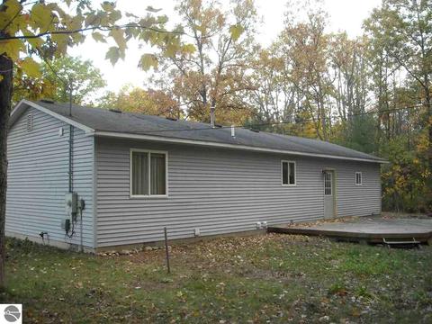 7061 Karlin Rd, Interlochen, MI 49643 photo 4