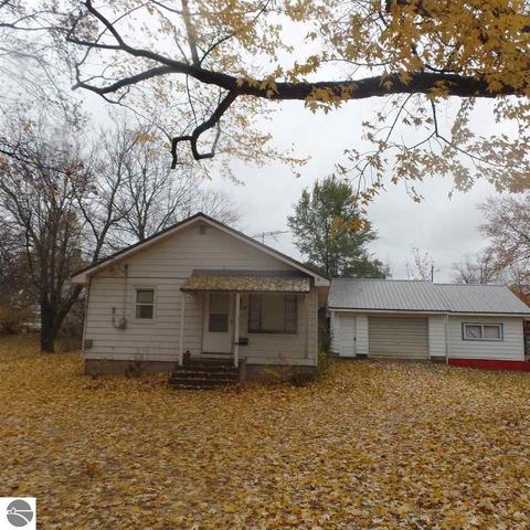 309 E Fourth St, Clare, MI 48617 photo 1