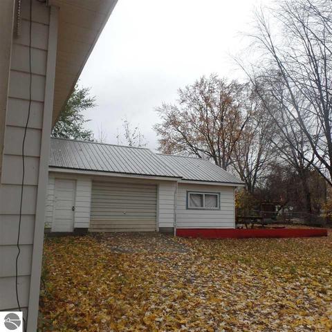 309 E Fourth St, Clare, MI 48617 photo 11