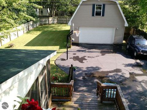 420 E Cedar St, Standish, MI 48658 photo 3