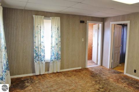 224 S Brown St, Ithaca, MI 48847 photo 4