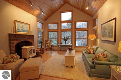 755 E Shetland Trl, Cedar, MI 49621 photo 2