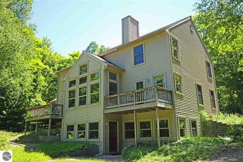 755 E Shetland Trl, Cedar, MI 49621 photo 4