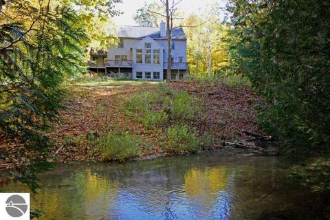 755 E Shetland Trl, Cedar, MI 49621 photo 3