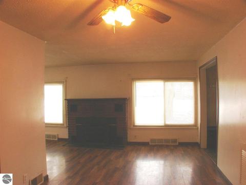 213 W Newark St, Ithaca, MI 48847 photo 6