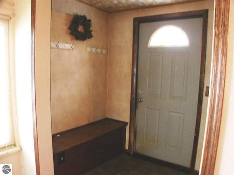 213 W Newark St, Ithaca, MI 48847 photo 3