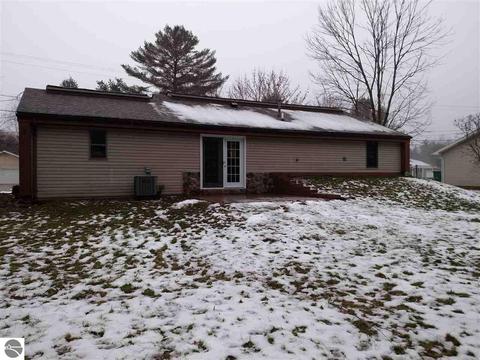 1302 N Silverleaf St, Gladwin, MI 48624 photo 1