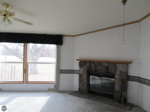 2915 E River Rd, Mount Pleasant, MI 48858 photo 5