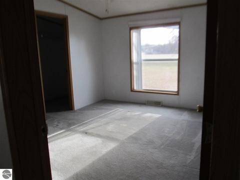2915 E River Rd, Mount Pleasant, MI 48858 photo 26