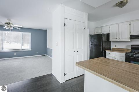 1571 Pine Tree Rd, Grawn, MI 49637 photo 3