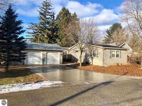 210 Maple, Sterling, MI 48659 photo 4